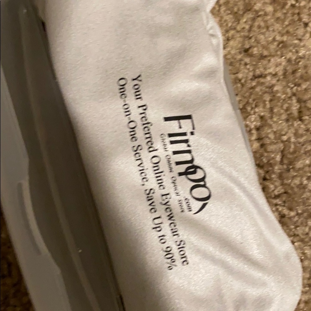 Never worn eye glasses .